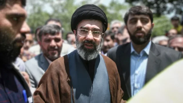 Pasardh&euml;si i Khameneit, djali i tij, Mojtaba Hosseini, u zgjodh