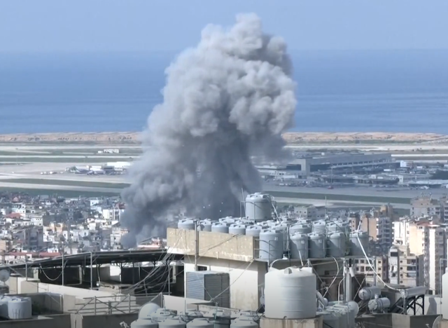 VIDEO/ Re e madhe tymi, sulm pranë aeroportit ndërkombëtar
