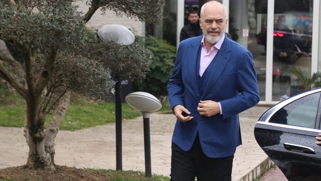 &Ccedil;far&euml; pritet? Rama mbledh deputet&euml;t e qarkut Tiran&euml;,