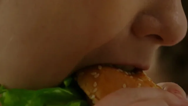 Rritet pesha e shqiptar&euml;ve, 60% e t&euml; rriturve rezultojn&euml; mbi