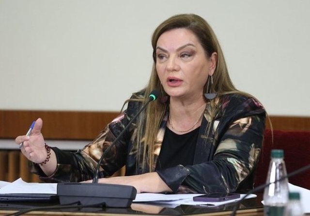 &ldquo;0900, k&euml;t&euml; num&euml;r kam p&euml;r ty&rdquo;, Albana Vokshi