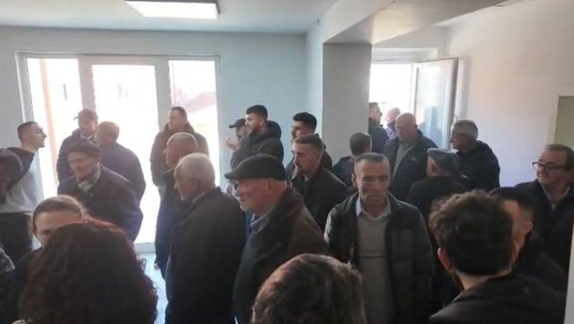 Banor&euml;t e Fush&euml;-Bulqiz&euml;s protest&euml; kund&euml;r nd&euml;rtimit