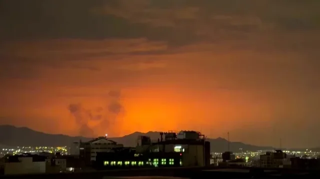 Lufta n&euml; Lindjen e Mesme, Izraeli sulmon bunkerin e Khameneit n&euml;