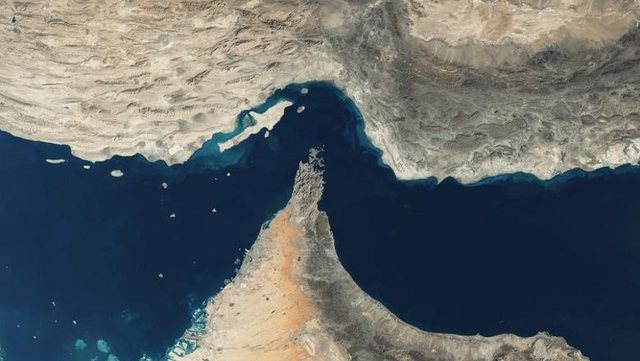 Irani: Ngushtica e Hormuzit &euml;sht&euml; e hapur, por do t&euml; godasim