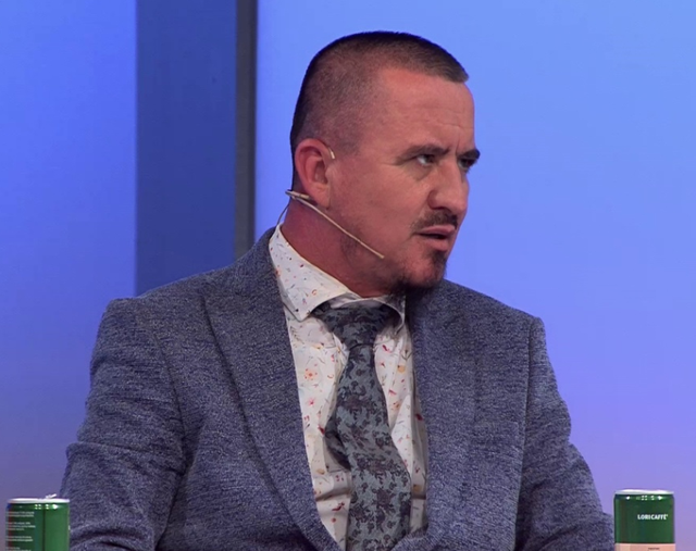 A i shkruajn&euml; grat&euml;? Rr&euml;fimi i imamit viral Ahmed Kalaja: