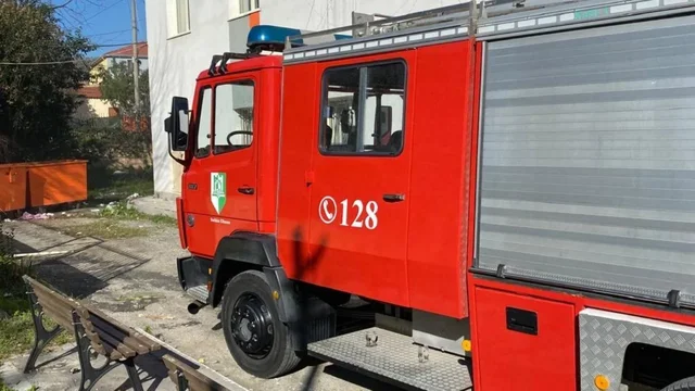 Shkrumbohet nga flak&euml;t nj&euml; banes&euml; n&euml; Shkod&euml;r, dyshimet