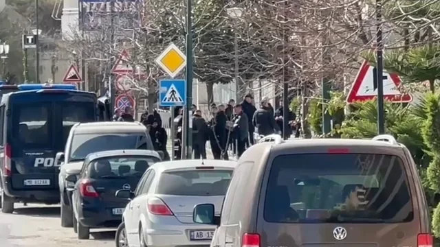 P&euml;rfundon aksioni &lsquo;blic&rsquo; n&euml; Vlor&euml;, forcat e RENEA-s