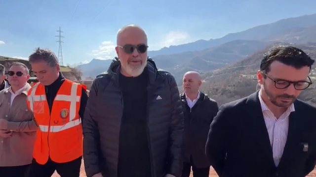 Rama inspekton rihapjen e rrug&euml;s: Shembja n&euml; Prrenjas-Librazhd,