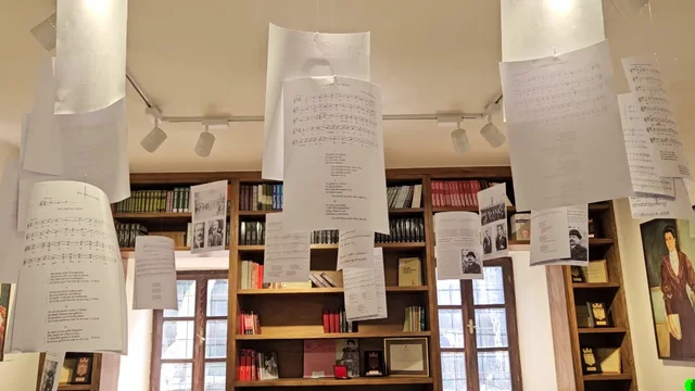 139 vite t&euml; arsimit shqip, ekspozit&euml; p&euml;r k&euml;ng&euml;t