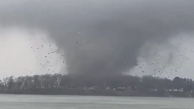 (VIDEO)  Tornadot shkat&euml;rrues godasin SHBA-n&euml;, t&euml; pakt&euml;n 4