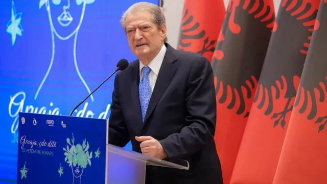 Takimi me grat&euml; dhe vajzat p&euml;r 8 Mars, Berisha i fton n&euml;