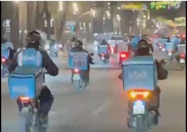 Motorist&euml;t e "Wolt" protest&euml; n&euml; rrug&euml;t e