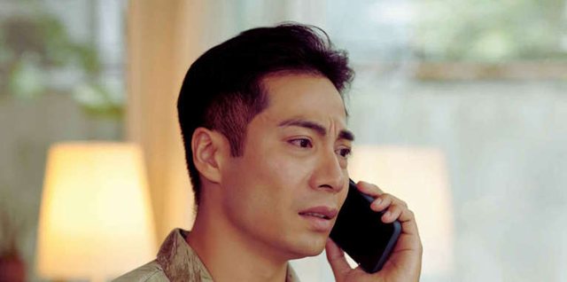 T&euml; th&euml;rrasin dhe d&euml;gjon nj&euml; zhurm&euml; zyre n&euml; sfond?