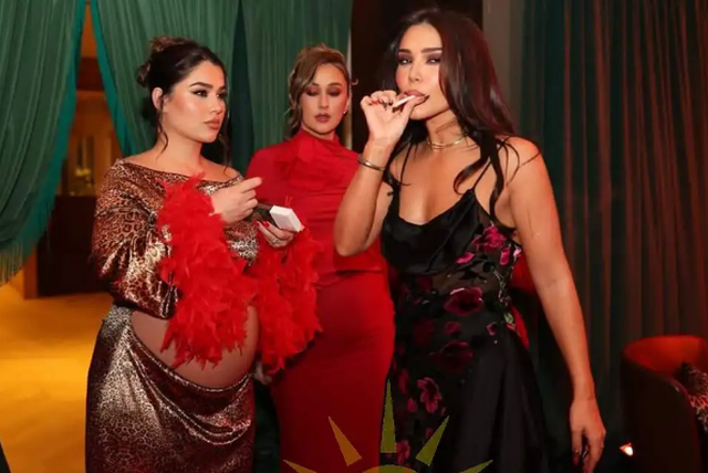 Dy her&euml; g&euml;zim p&euml;r familjen Pojani: Motrat Pojani n&euml; pritje