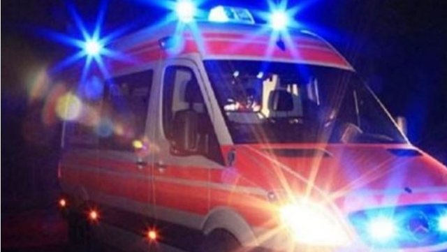 Shkod&euml;r, makina del nga rruga dhe p&euml;rplaset, humb jet&euml;n drejtuesi