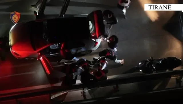 &ldquo;&Ccedil;montohet&rdquo; grupi kriminal i trafikut t&euml; arm&euml;ve