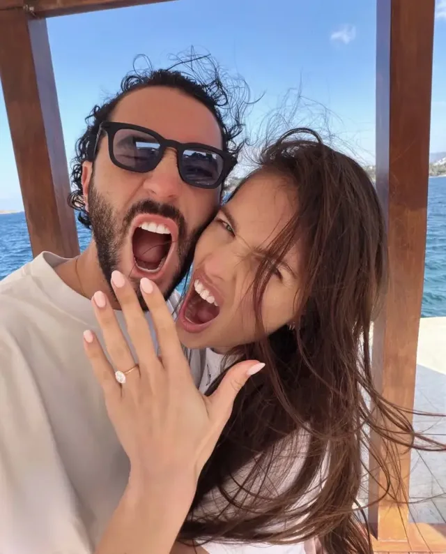 FOTO / Dikur &lsquo;vajza m&euml; e bukur n&euml; bot&euml;&rsquo;, modelja e