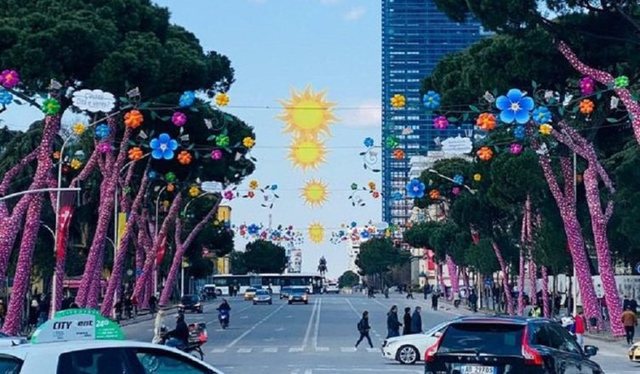 Dita e Ver&euml;s, devijohet trafiku p&euml;r 2 dit&euml; n&euml; Tiran&euml;.