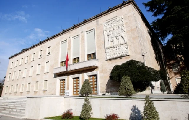 "K&euml;shilli i Ministrave: Nga linja hekurudhore Tiran&euml;-Durr&euml;s