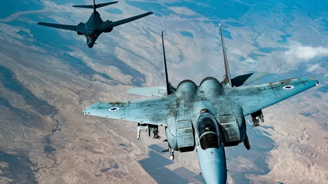 "Goditni fort&euml;": Nj&euml; bised&euml; midis nj&euml; piloti