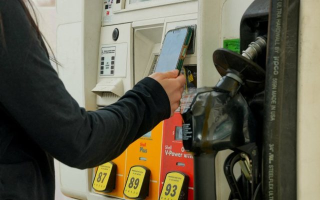 Italia hedh n&euml; treg 9 milion&euml; fu&ccedil;i naft&euml; nga rezervat