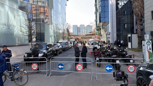 Kordon&euml; sigurie tek ish-godina e PD, Garda kontrolle t&euml;