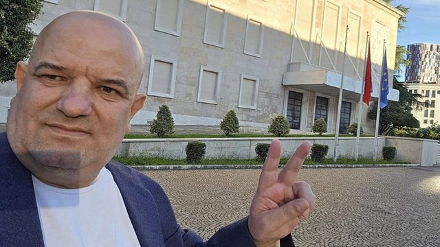 &ldquo;Nuk mban m&euml;&hellip;&rdquo;/ Ilir Vrenozi nga protesta e