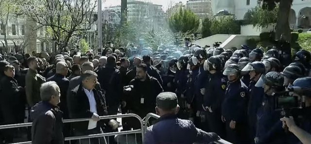 S&rsquo;KA M&Euml; PAQE/ PS rr&euml;zon SPAK, protestuesit lyejn&euml; me