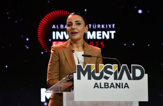 Politico: Brukseli b&euml;n thirrje p&euml;r drejt&euml;si nd&euml;rsa