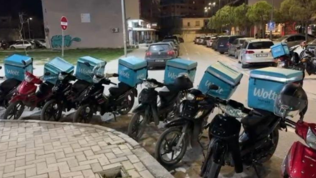 Motorist&euml;t e &ldquo;Wolt&rdquo; n&euml; Vlor&euml; dalin n&euml;