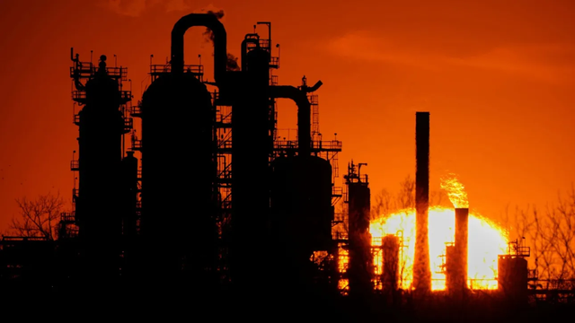 Nafta: Si po i rrit çmimet lufta me Iranin dhe po mbush arkën e