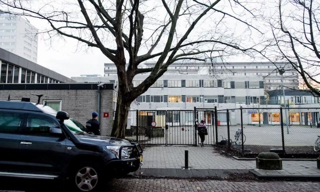 Shp&euml;rthim n&euml; nj&euml; shkoll&euml; hebraike n&euml; Amsterdam.