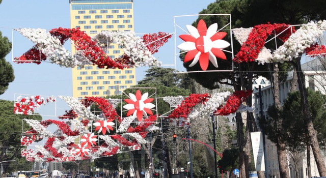 Dita e Ver&euml;s/ Rrug&euml;t q&euml; jan&euml; bllokuar n&euml; Tiran&euml;