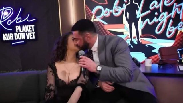 Momenti q&euml; askush s'e priste, Robert Berisha dhe Vivien Thano