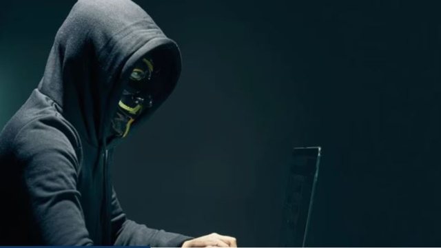 Telefonatat mashtruese n&euml; Shqip&euml;ri! Ekspert&euml;t: Mos jepni