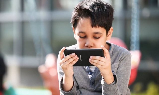 Kroacia ndalon telefonat celular&euml; n&euml; shkollat ​​fillore