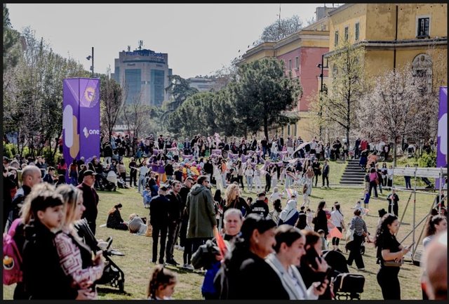 Festa q&euml; bashkon tradit&euml;n dhe energjin&euml; e qytetit: Dita e