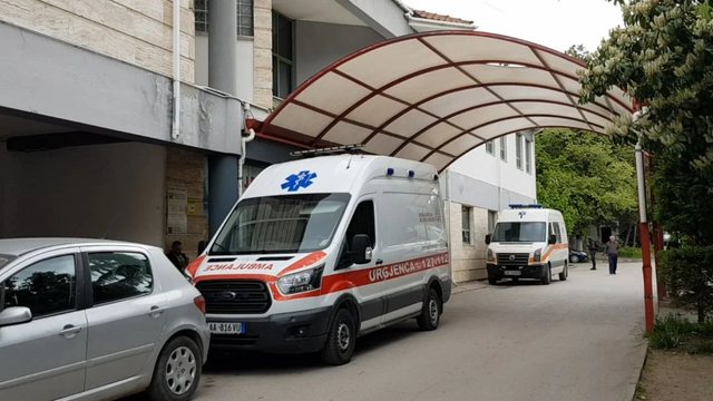 Foshnja dy muajsh nd&euml;rroi jet&euml;, flet n&euml;na: Mjek&euml;t duhet ta