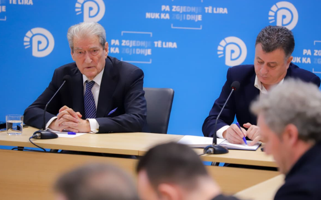 Berisha: Gonzato mashtron në mënyrë të turpshme për