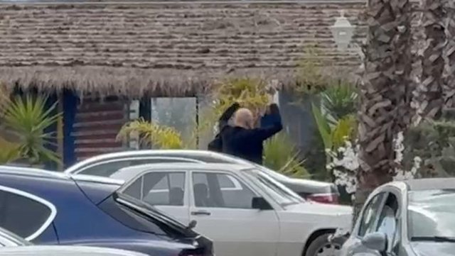 Kryeministri Rama shfaqet i nervozuar në Vlorë, shenja me duar teksa