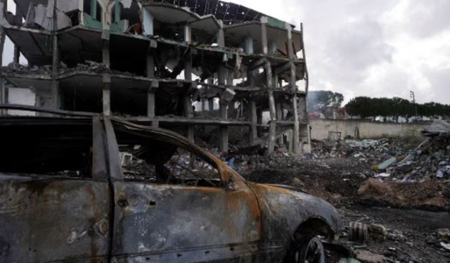 Sulmet izraelite, m&euml; shum&euml; se 900 persona jan&euml; vrar&euml; n&euml;