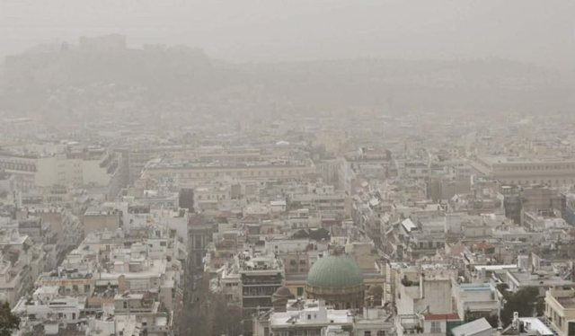 Greqia po &ldquo;mbytet&rdquo; nga pluhuri afrikan