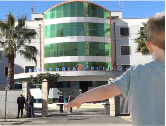 &ldquo;Po iki, mos m&euml; k&euml;rkoni!&rdquo; / 14-vje&ccedil;arja largohet