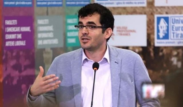 E trisht&euml;, nd&euml;rron jet&euml; n&euml; mosh&euml; t&euml; re gazetari