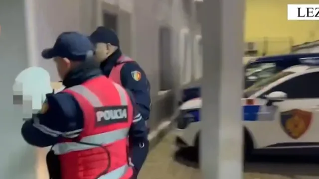 Thyen dyert dhe mor&euml;n 16 laptop&euml; e videoprojektor&euml;, arrestohen 6