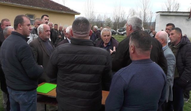 &ldquo;S&rsquo;japim tokat p&euml;r parqe fotovoltaike&rdquo;, banor&euml;t e