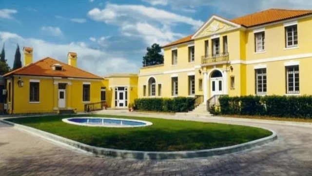 Protesta e Berish&euml;s m&euml; 22 mars, Ambasada e SHBA u k&euml;rkon