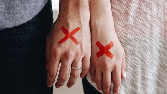 A &euml;sht&euml; xhelozia prova e dashuris&euml; n&euml; nj&euml;