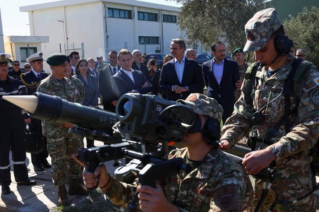 Nj&euml; ishull, dy realitete dhe 12 interesa globale, &ccedil;far&euml; po