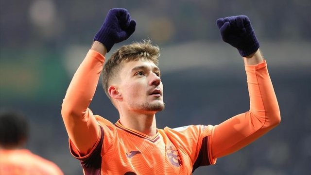 Zyrtare/ Ernest Mu&ccedil;i merr avionin p&euml;r n&euml; Tiran&euml;, trajneri